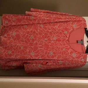 Ladies brand new size 1 x blouse